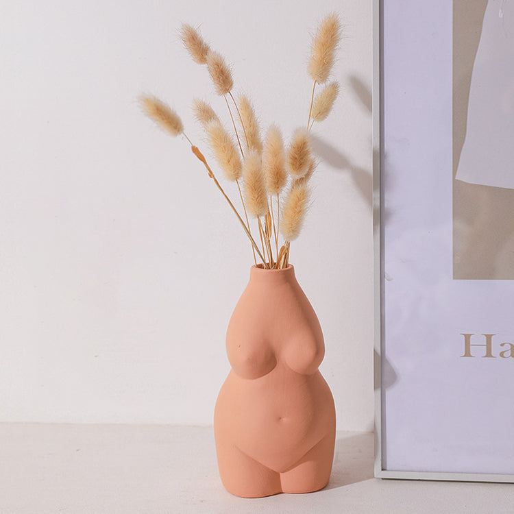 This Femme Flower Vase - Terracotta from Earth to Daisy is perfect for the modern plant mom in her indoor jungle! #plantsmakepeoplehappy