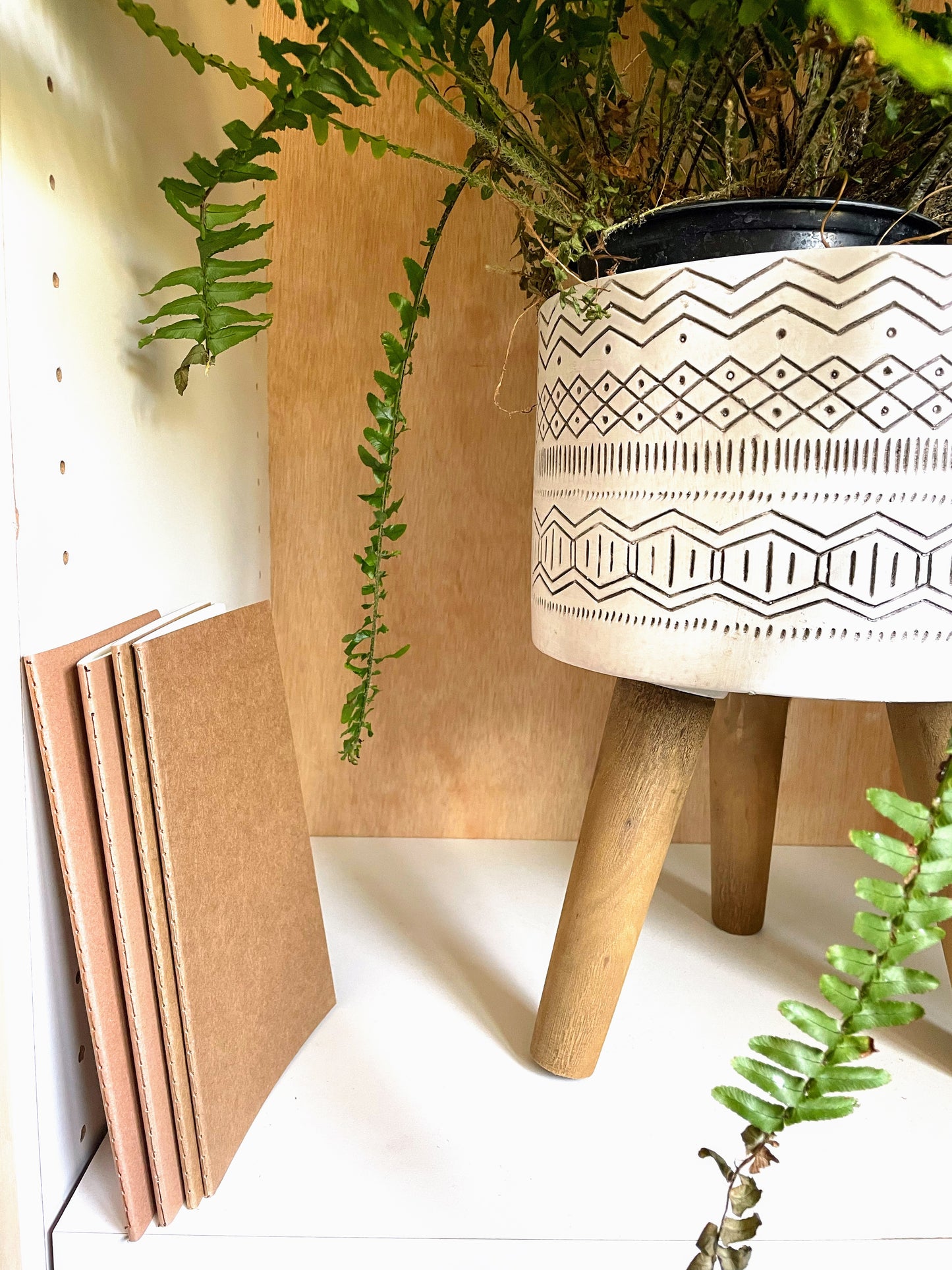 This Half Page Kraft Notebooks from Earth to Daisy is perfect for the modern plant mom in her indoor jungle! #plantsmakepeoplehappy