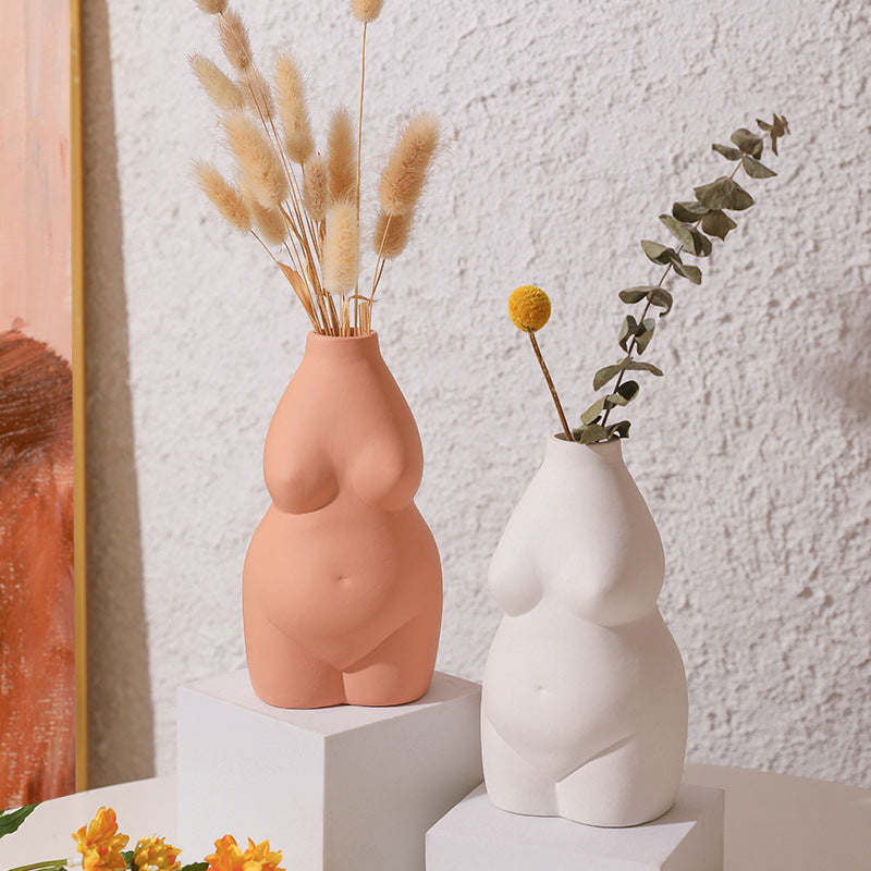 This Femme Flower Vase - Terracotta from Earth to Daisy is perfect for the modern plant mom in her indoor jungle! #plantsmakepeoplehappy