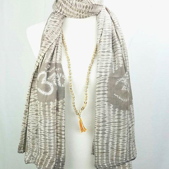 This Tulsi OM Prayer Shawl from Earth to Daisy is perfect for the modern plant mom in her indoor jungle! #plantsmakepeoplehappy