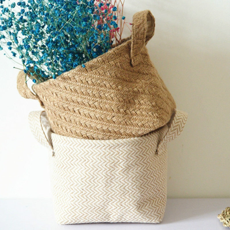 This Jute Woven Cloth Cover Pot & Organizer from Earth to Daisy is perfect for the modern plant mom in her indoor jungle! #plantsmakepeoplehappy