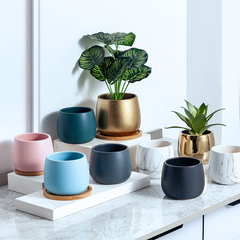 This Simple Ceramic Pot from Earth to Daisy is perfect for the modern plant mom in her indoor jungle! #plantsmakepeoplehappy