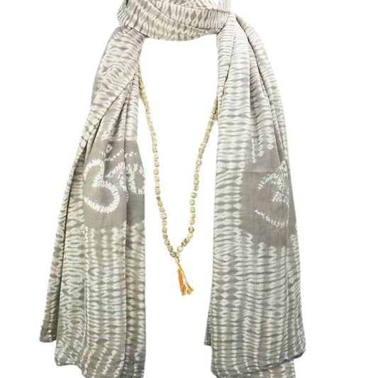 This Tulsi OM Prayer Shawl from Earth to Daisy is perfect for the modern plant mom in her indoor jungle! #plantsmakepeoplehappy