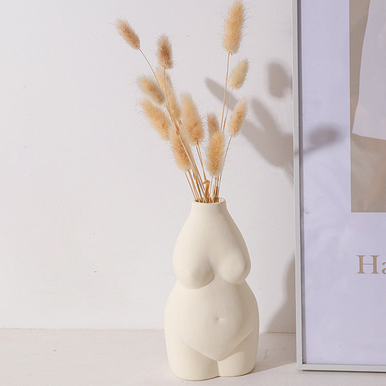 This Femme Flower Vase - Cream from Earth to Daisy is perfect for the modern plant mom in her indoor jungle! #plantsmakepeoplehappy